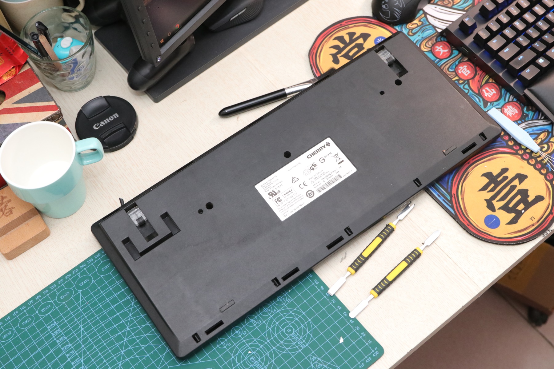 3494机械键盘,不到百元的青轴高颜值键盘