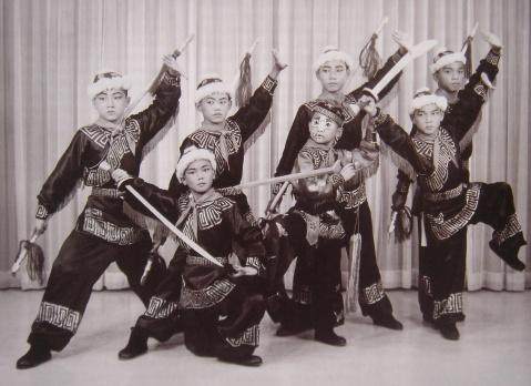 成龙为什么这么爱国？成龙的家国情怀，何以如此至诚至深？