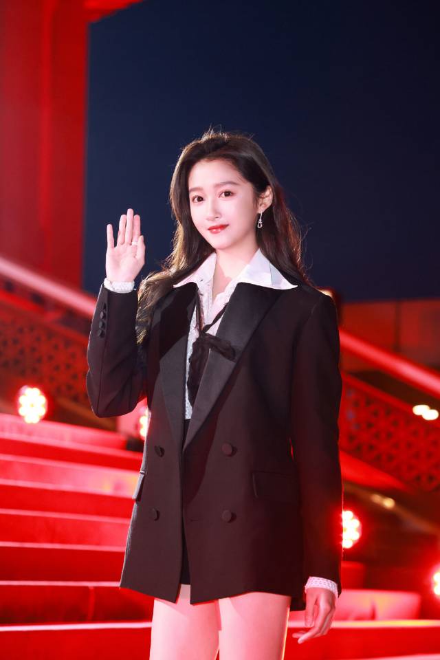 北影节闭幕式众星云集，收视率持续攀升，《云霄之上》成大赢家