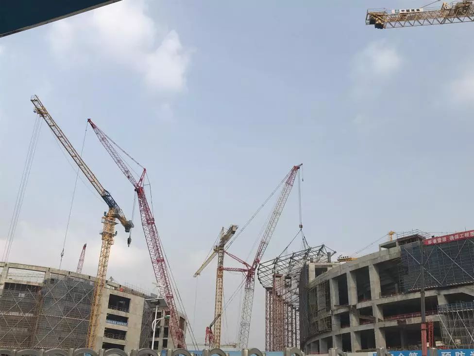 凤凰山体育中心作用,凤凰山体育中心最新动态