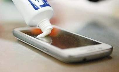 手机用久了屏幕上有印子怎么办,手机用久了屏幕有划痕正常吗