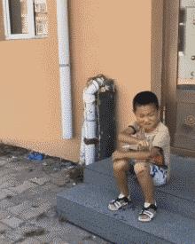 看股市涨这么好,微商向股民推起了眼霜…