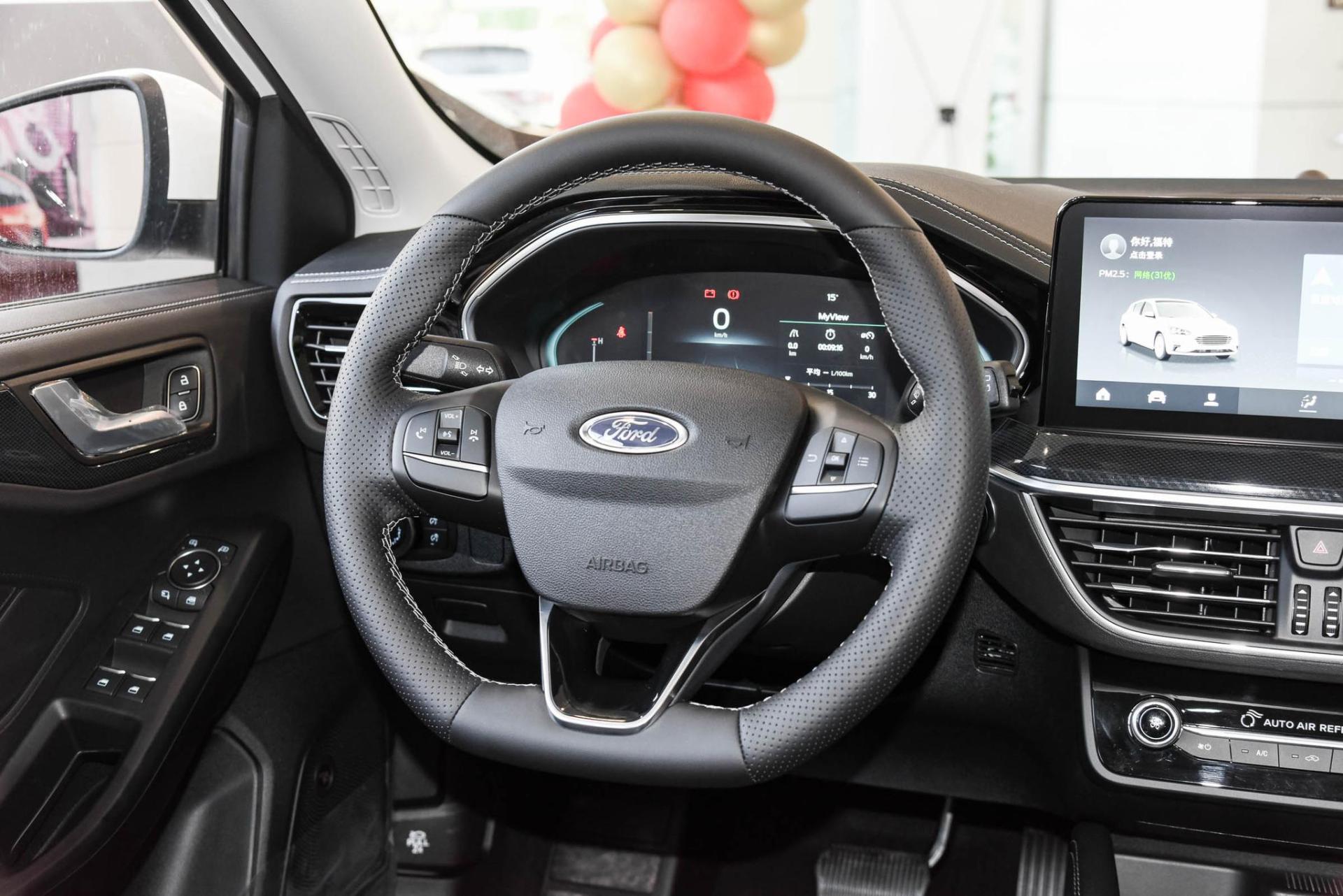 09福克斯1.8t两厢和三厢的区别,福克斯三厢买哪个版本性价比高