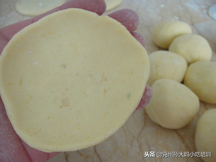 自家炸油条面的做法,家庭自制老面发面油条的做法