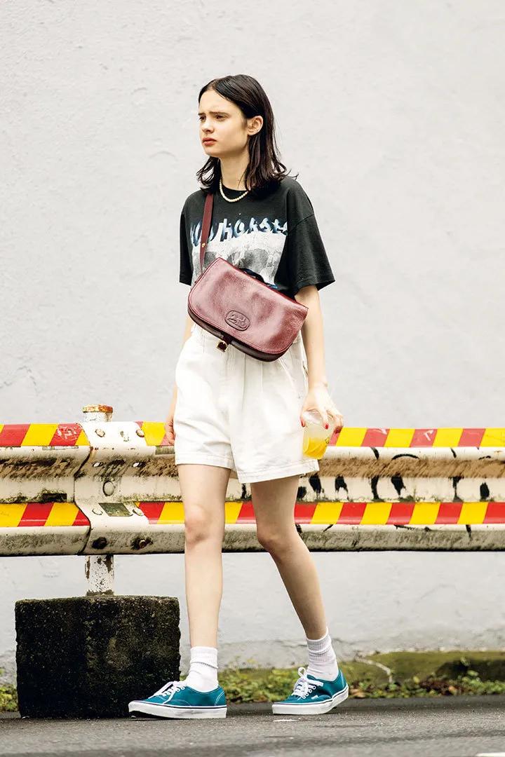 杨幂穿连体短裤时尚大片,杨幂现身粉色风衣配短裤