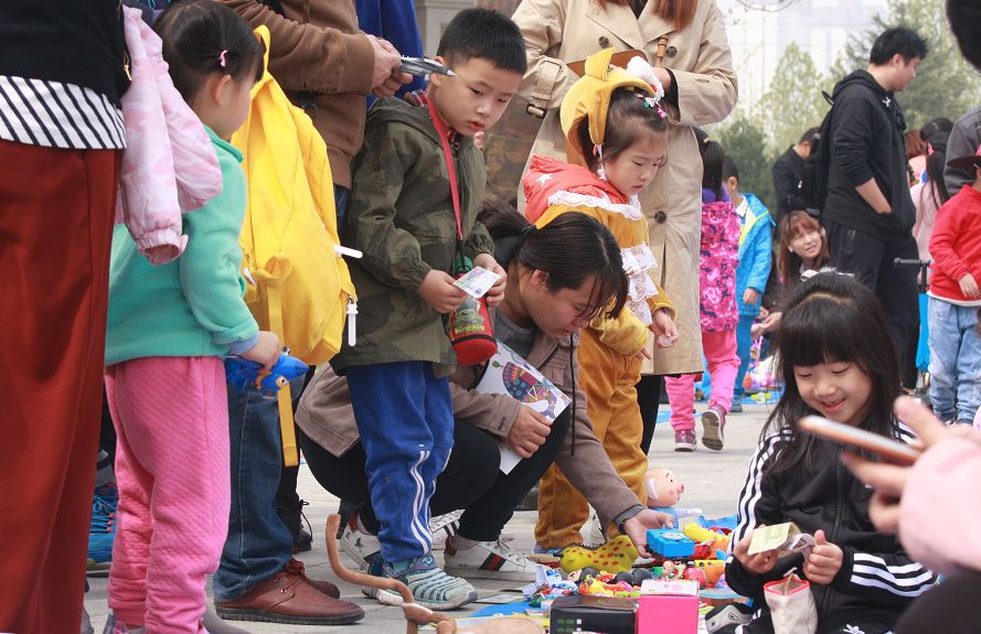 跳蚤市场热热闹闹,跳蚤市场活动