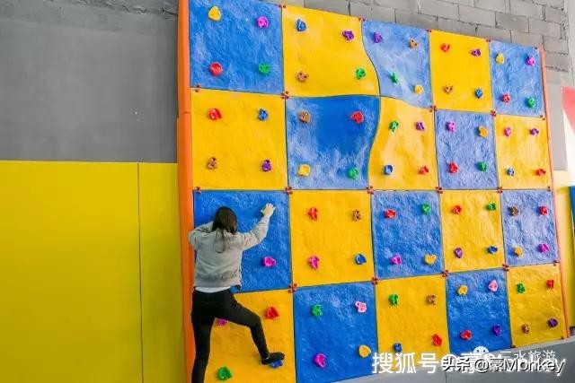 三水新昌奥特莱斯,新昌奥特莱斯是佛罗小镇吗