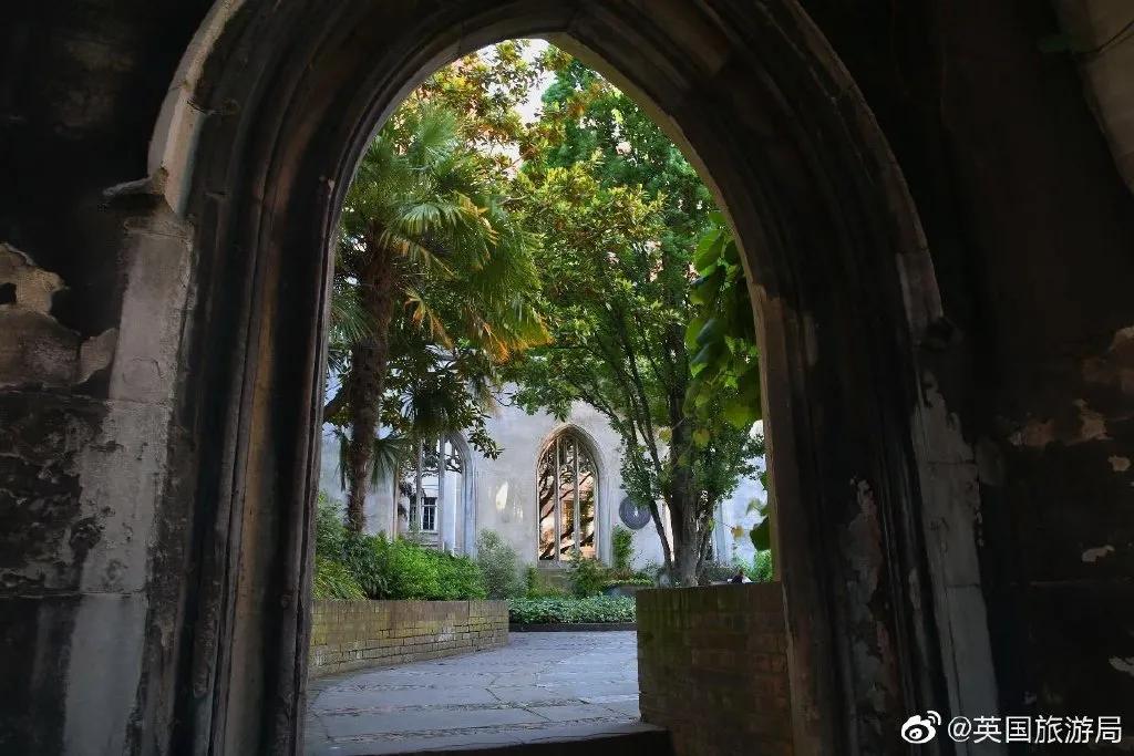 英国留学奢侈品管理专业好申请吗,英国奢侈品管理专业一年费用