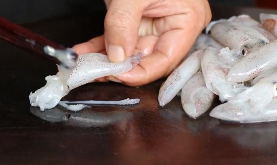 怎么做鱿鱼仔才会更好吃,好吃又有营养的鱿鱼仔太解馋了