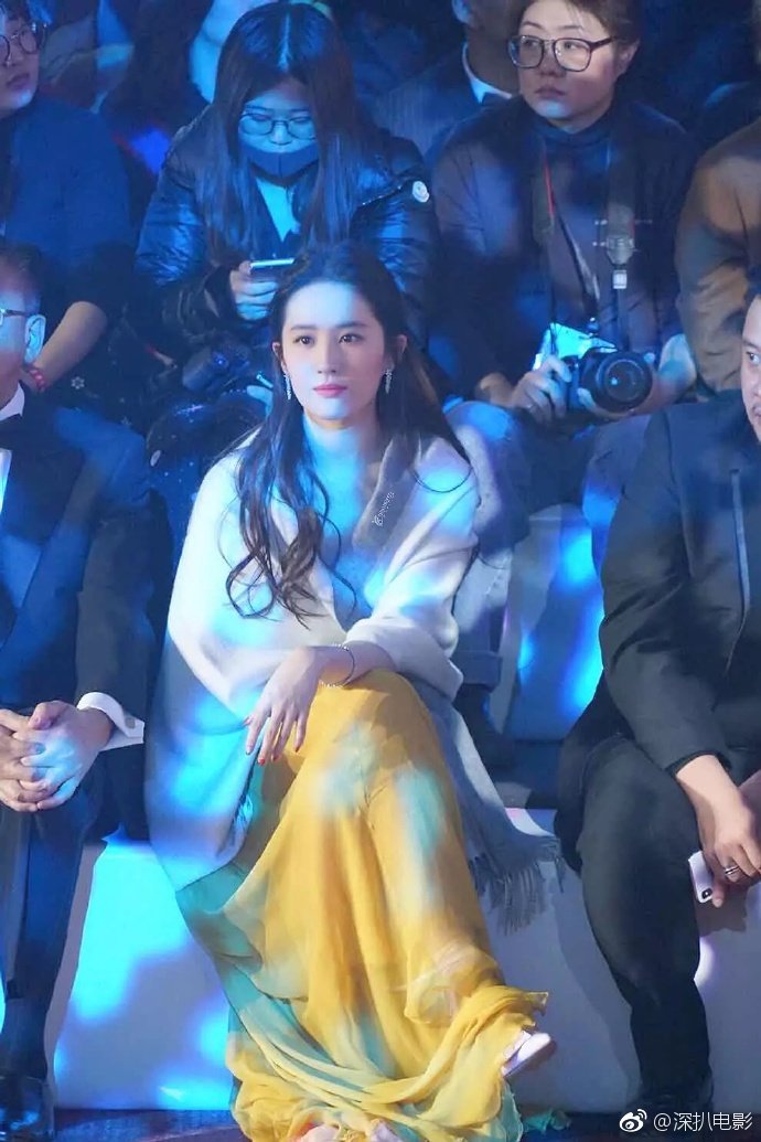 林青霞早年短发照片,林青霞早年穿搭太美了