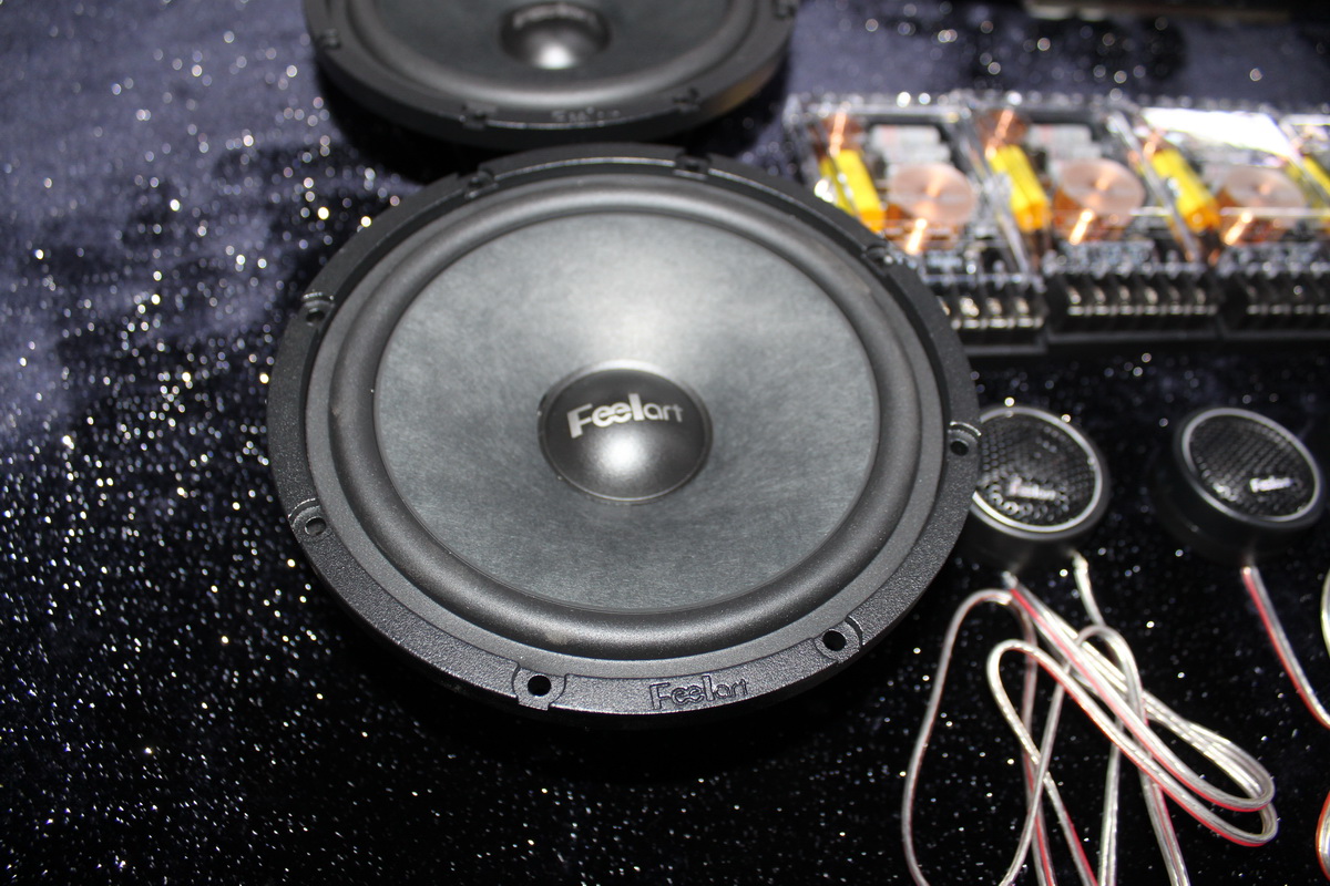 改一改别克GL8汽车音响的一些毛病：大屏小，音质差，噪音大