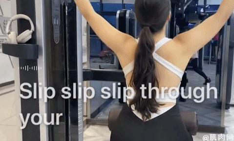 四川护士脱掉制服，却遭网友炮轰：现在的护士真会玩？