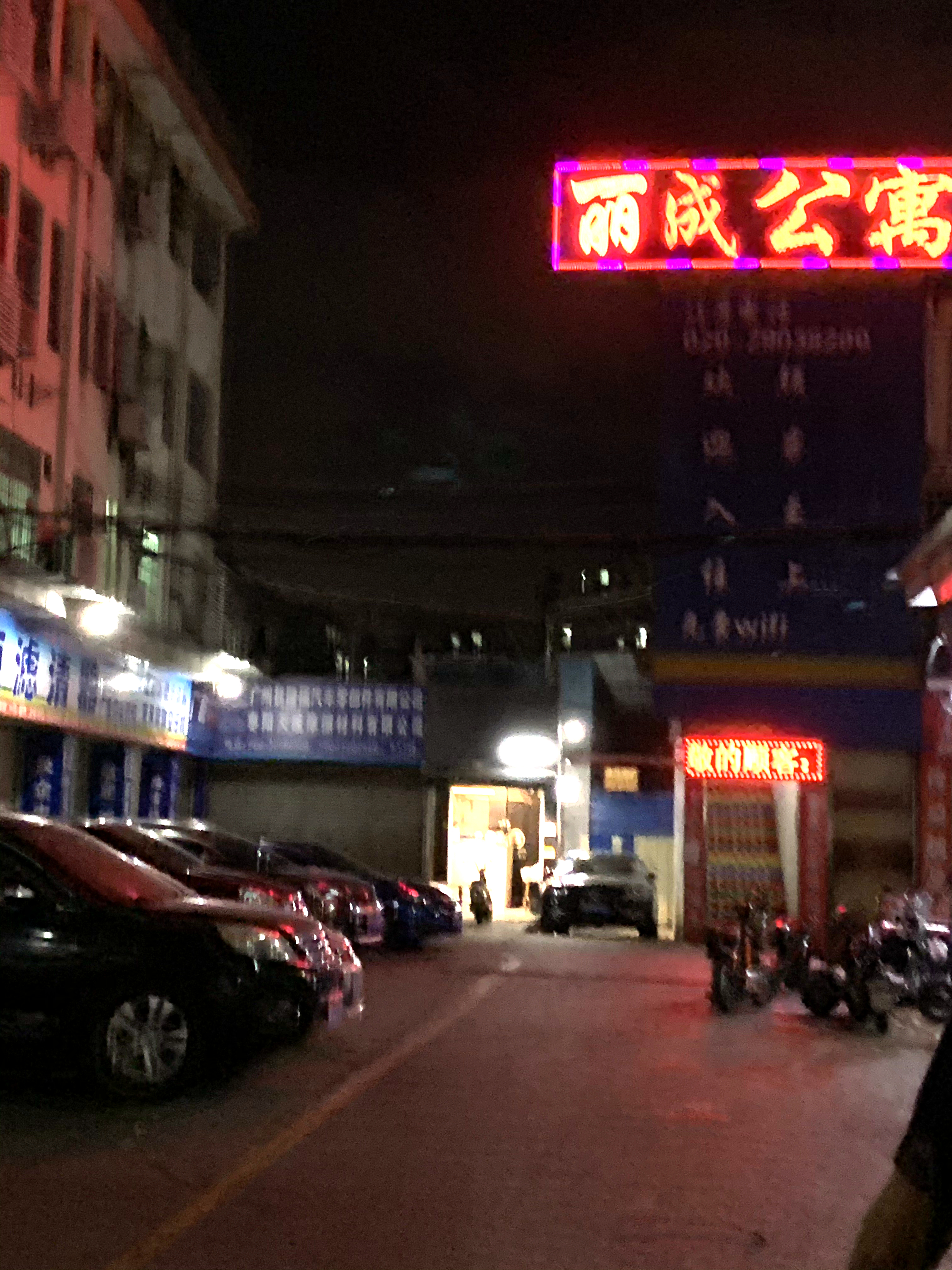 老板像余文乐隐藏在天河汽配城内的潮仔手锤柠檬茶