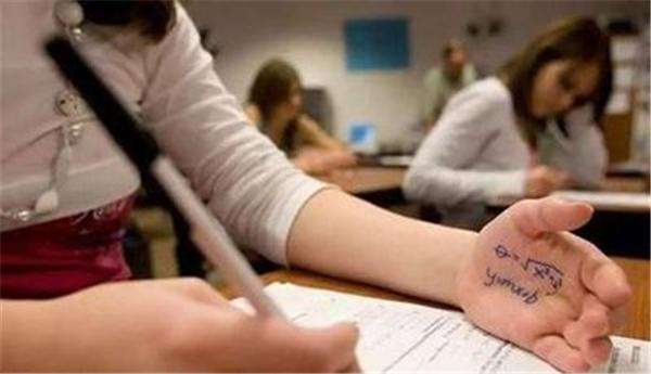 偷高考试卷可行吗？18年前真的有人做到了，可苦了那一年的考生