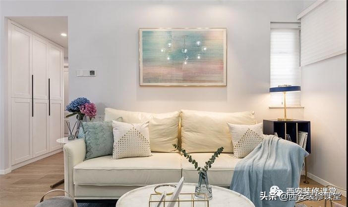 入户直对客厅怎样装修,入户门直对客厅窗户如何装修