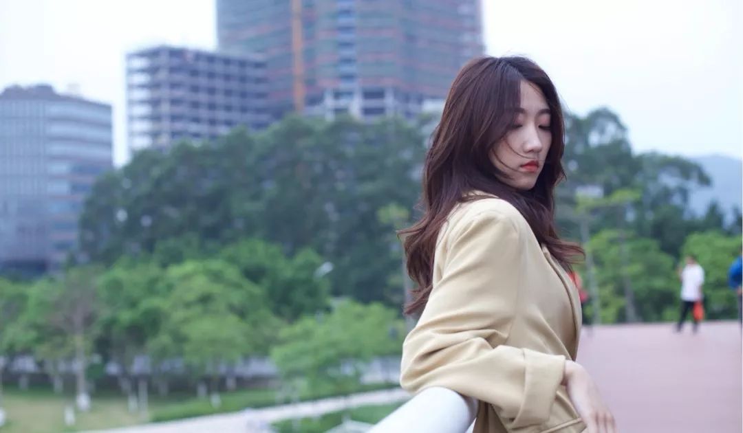 脸大怎么弄发型显脸小,个子矮脸大什么发型好看