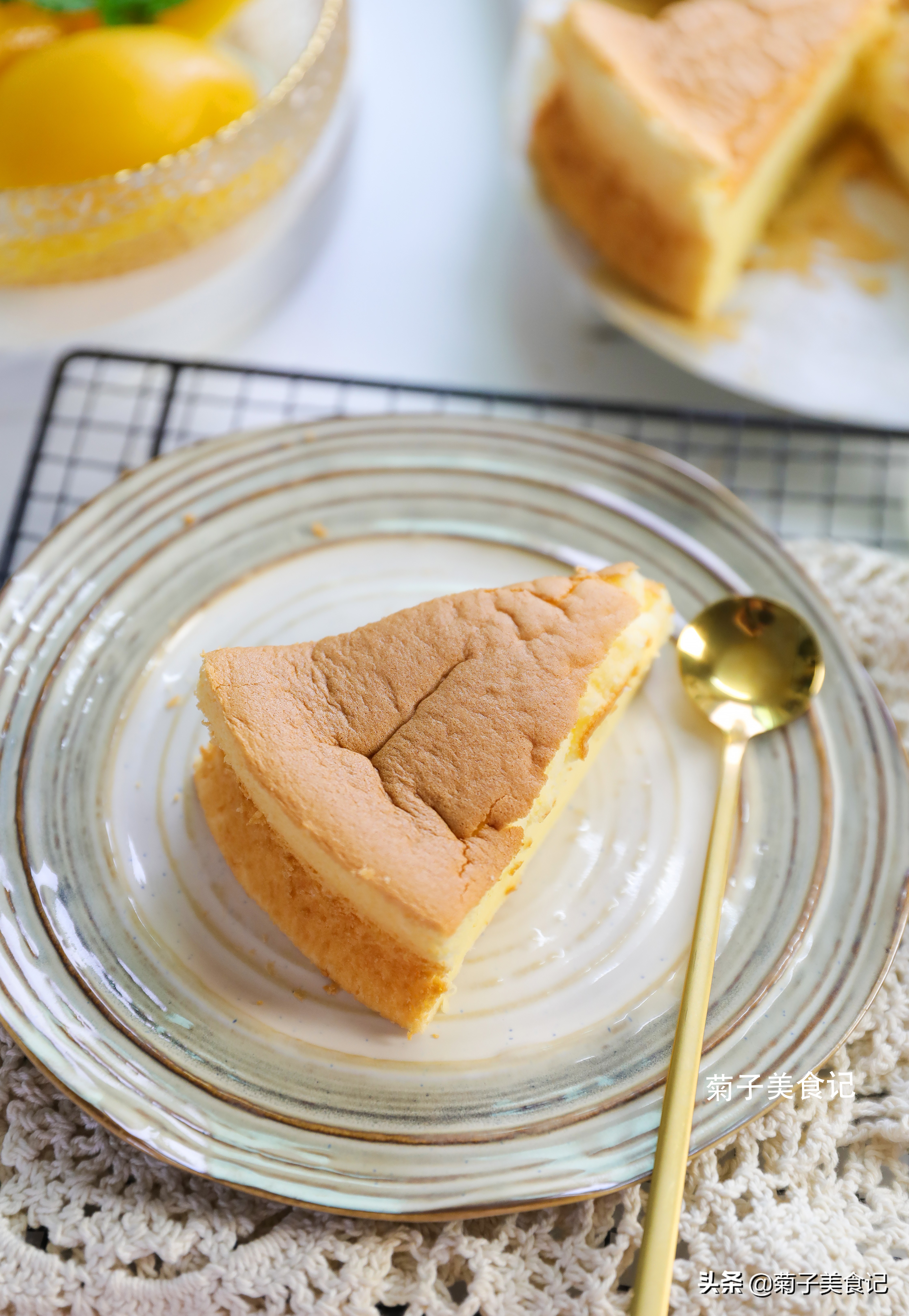 蛋糕烘烤过程中表面开裂原因,古早蛋糕开裂什么原因