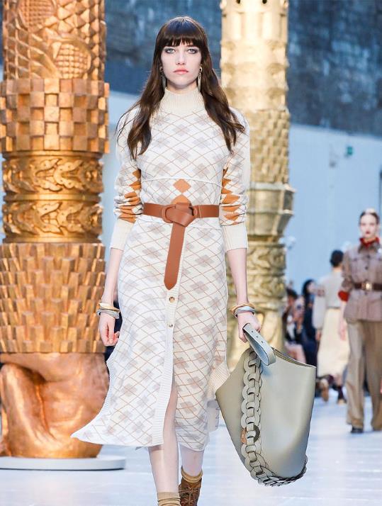 有品位的女人夏天穿什么好看,有品位的女人腰带