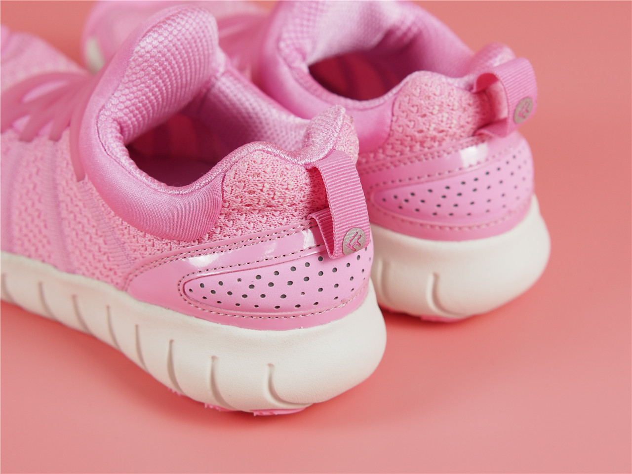 freetie专业跑步鞋,freetie缓震超轻运动鞋