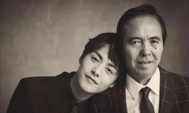 马天宇是他儿子，他赌博酗酒妻子自杀，儿子不怪他还让他回归家庭