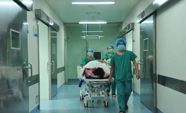 产妇顺产喉咙痒咳嗽,生孩子后医生最怕产妇咳嗽