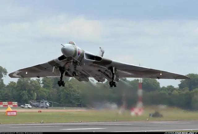 美军空袭利比亚示意图,1986年美军空袭利比亚飞了多远