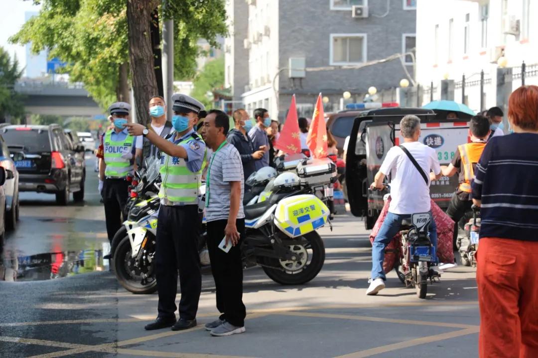 直击中考现场追梦的少年们加油,直击2023高考现场山西太原直播