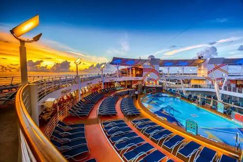 和谐号跟泰坦尼克号对比图片,海洋和谐号和泰坦尼克号的区别