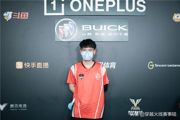 曾经他饱受争议却仍然在争议中勇往直前证明自己