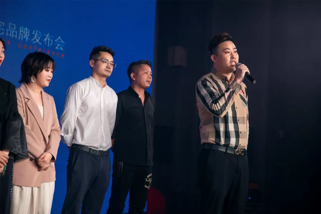 常州峰上大宅装饰工程有限公司,济南峰上大宅装饰装修公司怎么样