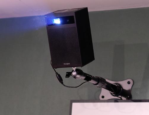 家用小型投影仪值得买吗,家用投影仪选择什么价位最合适