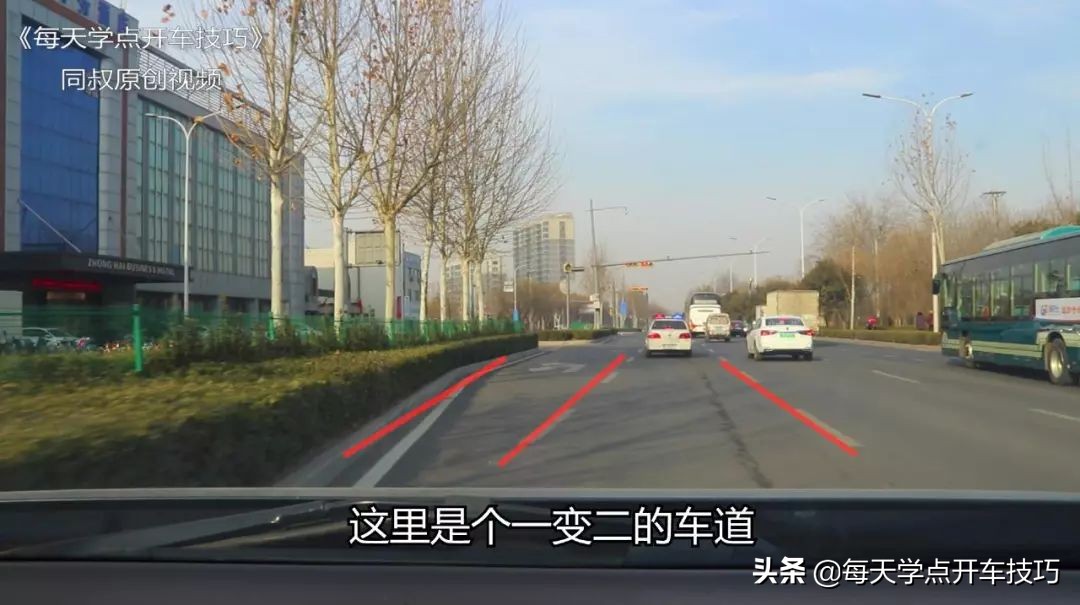 掉头专用车道掉头技巧避免刮蹭,道路左右转弯如何防止车头剐蹭