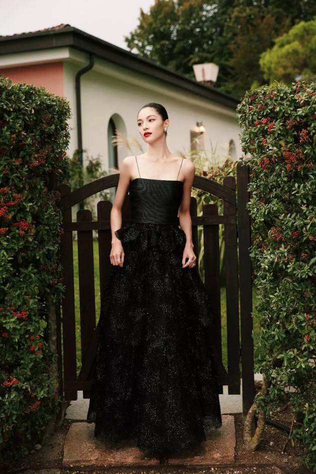 女人的身材有什么特征,女人标准衣架型身材