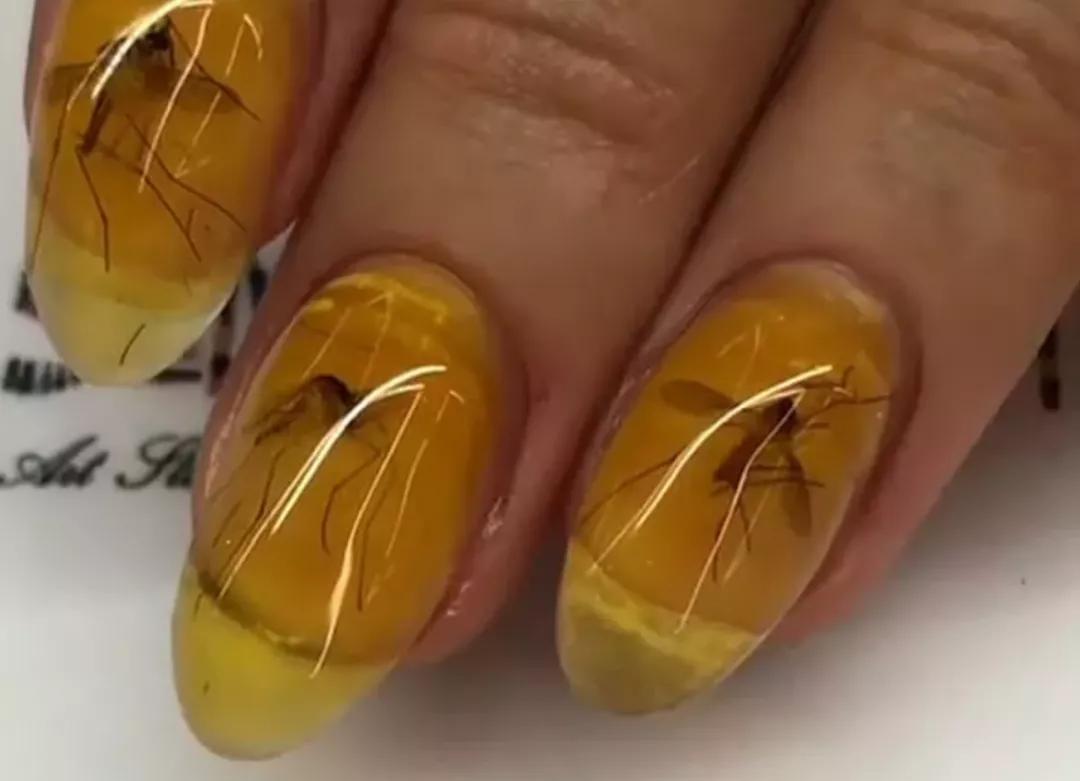 美甲师在吗？我被丑得睡不着觉