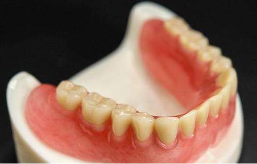 戴活动假牙的注意事项及常见问题,老人假牙最怕什么