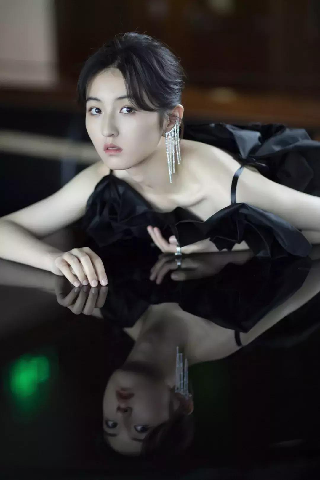 刘亦菲耳环搭配图片,刘亦菲脸小吗