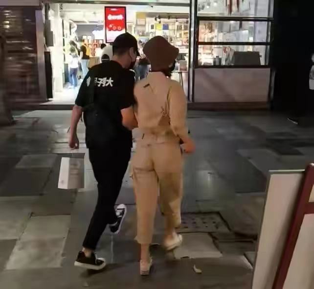 赵又廷与高圆圆现身,赵又廷高圆圆牵手逛街撒狗粮