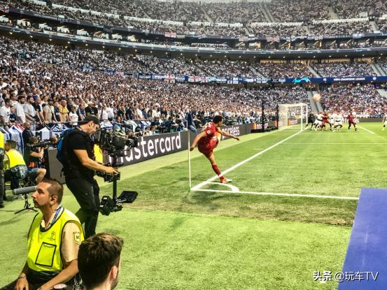 开手波等30个红灯，飞十几小时到万达看场欧冠，哪样更酸爽？