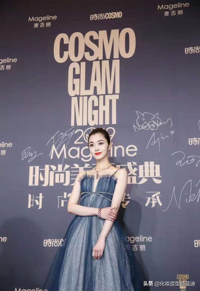 身穿薄纱礼服的宋轶真的是超级仙,宋轶穿一身复古水雾蓝长裙造型