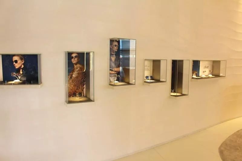 迪拜机场豪华VIP私人候机楼,还可试驾布加迪威龙,简直壕气冲天