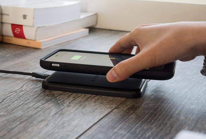 带着就像一块砖?iPhone+背夹电池成果粉用户日常搭配