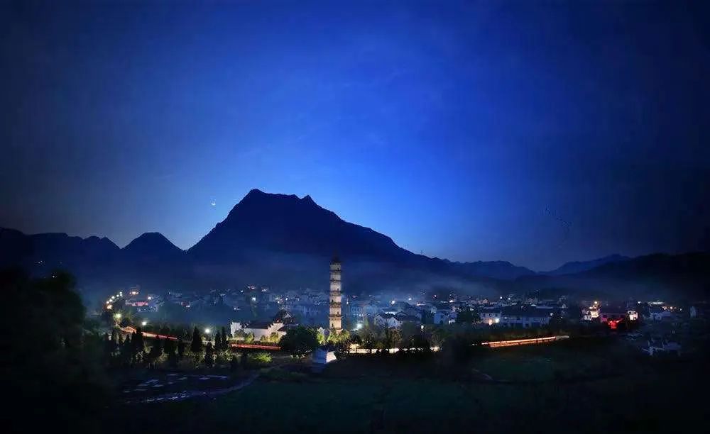 夜新叶，新叶夜，夜夜夜夜夜！唱吧醉仙居，探秘奶茶吧，茶憩戏曲馆，漫步烟花巷……每周六晚