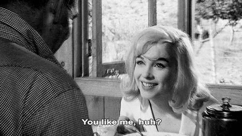 泫雅巅峰时期黑发红唇,泫雅深绿色