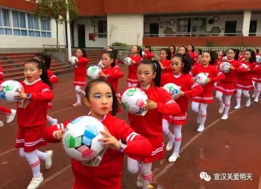 祝贺我校被评为先进学校,四川首批校园足球示范学校