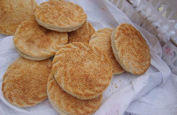 简单又美味的烧饼好吃到停不下来,像面包一样外酥里嫩的烧饼