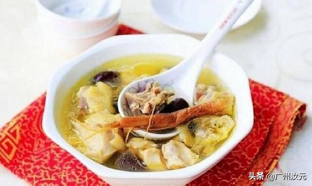 坐月子怎样炖鸡汤下奶,怎样炖鸡汤好喝营养又补气血