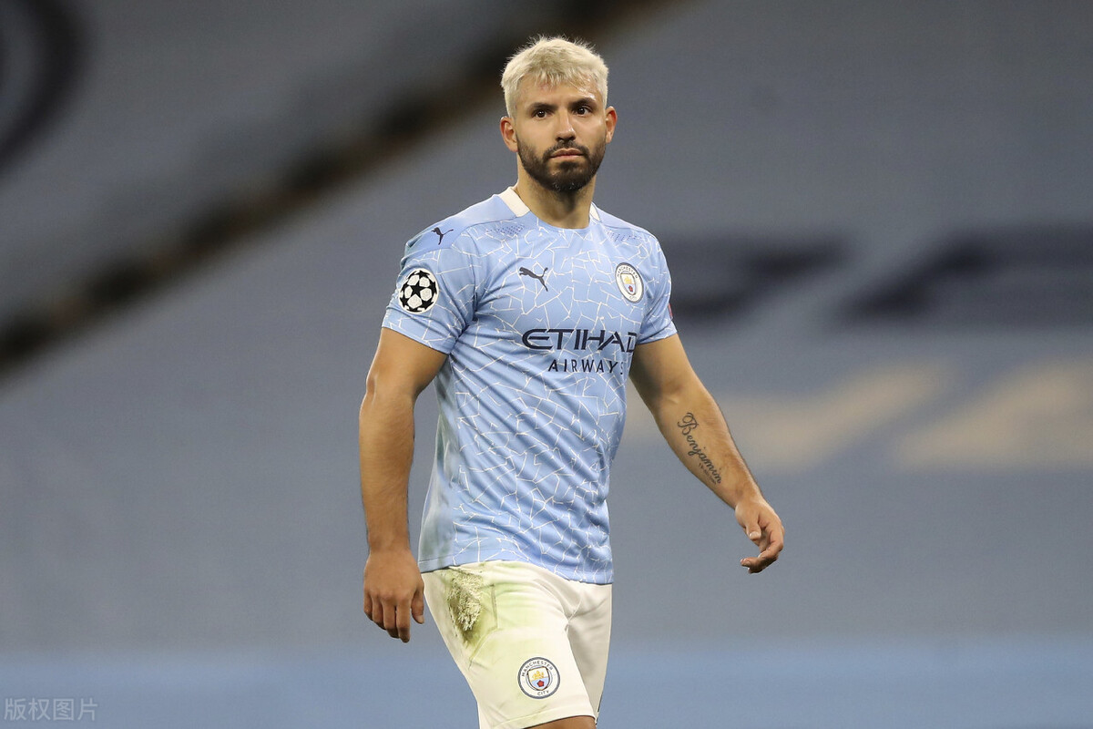 情怀可以留,雕像可以立,但钱真的不能再给了!大空翼挥手说再见