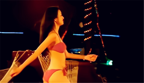 她曾是央视最美主持,她是央视最美主持人