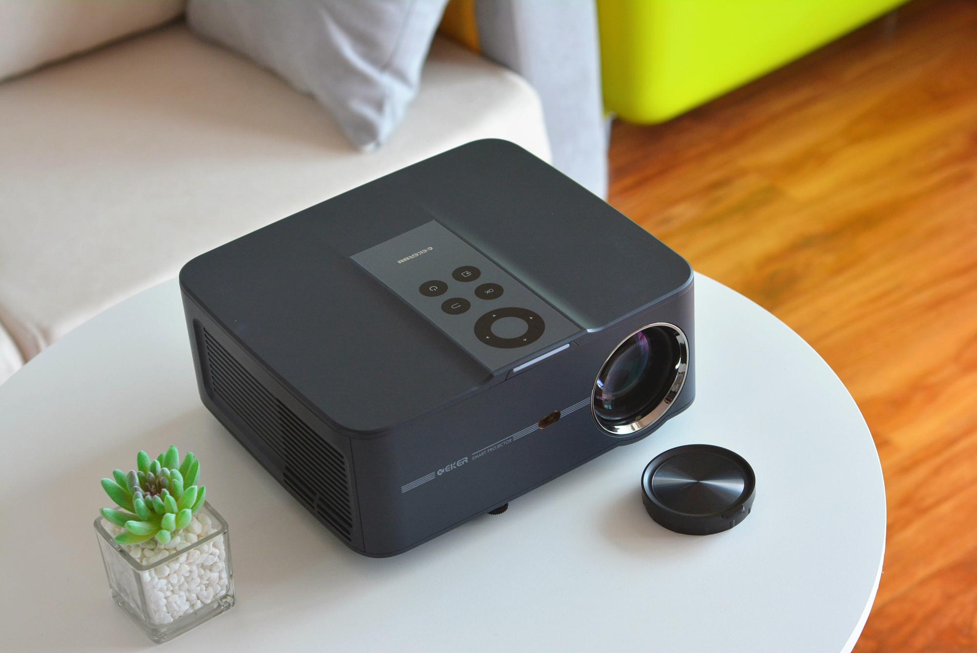 国产推出“新款LED投影”：900ANSI够不够用？白天开窗实测