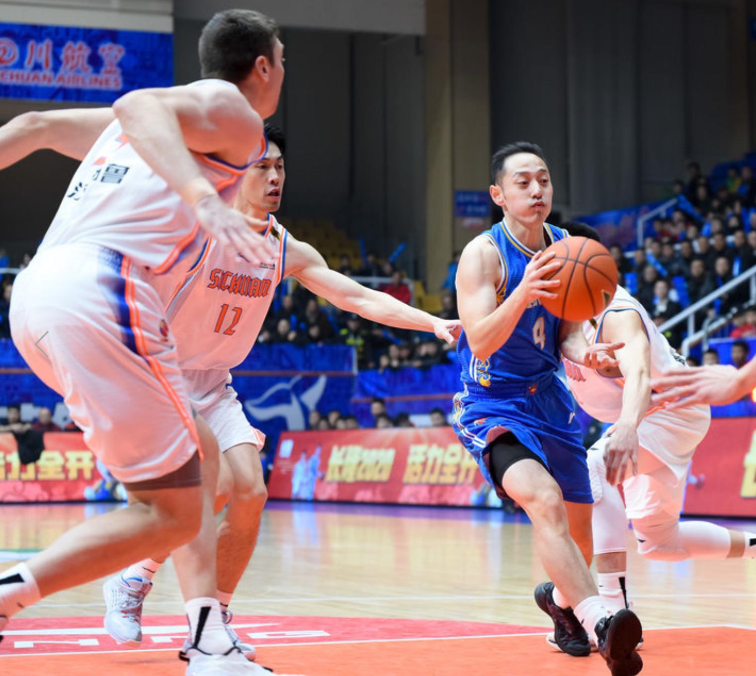 广东对战新疆cba两个人封盖周琦,cba再现绝杀